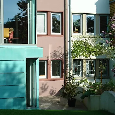 Urban Gardenappartment In *