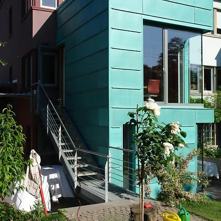 Urban Gardenappartment In דירה *